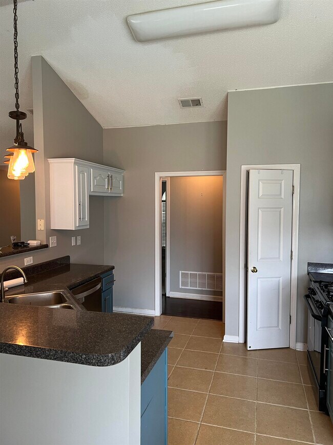Building Photo - 9837 Oldham Dr