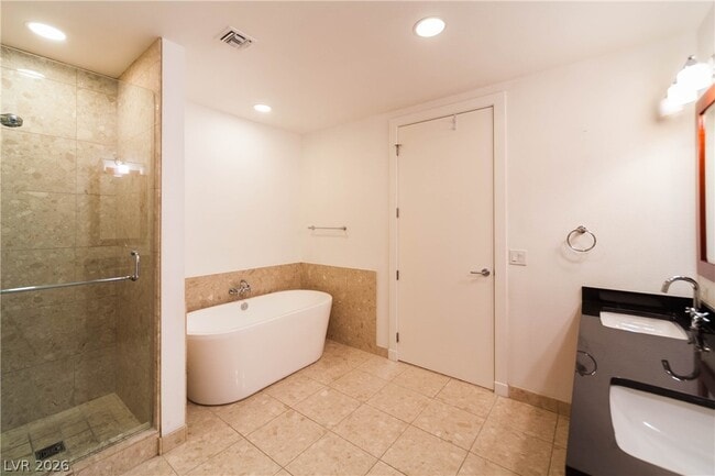 Building Photo - 4525 Dean Martin Dr