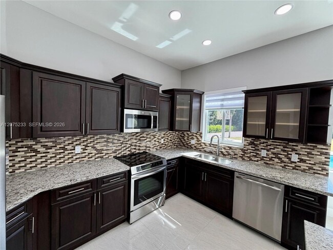 Building Photo - 5600 SW 199th Ave