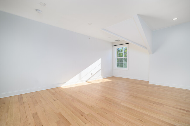 Building Photo - 159 Grove St