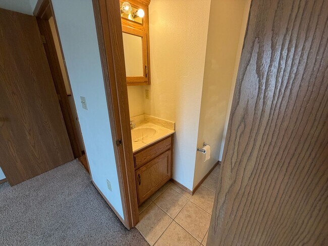 Building Photo - 20305 Skyview Dr