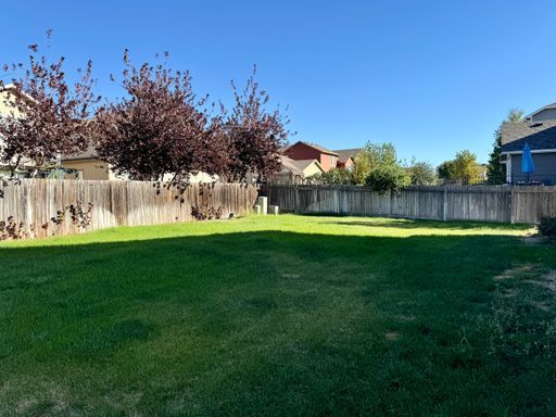 Building Photo - 3 Bedroom Home With Plenty of Space! Avail...
