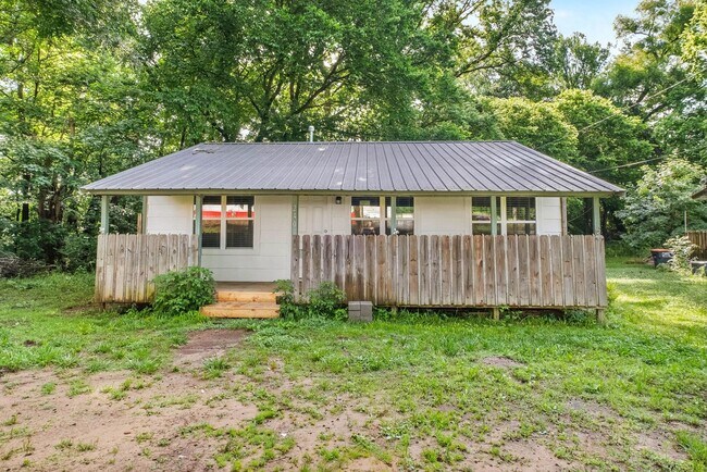 Building Photo - Freshly Remodeled 2 Bed, 1 Bath Home with Large Yard – Elkins, AR
