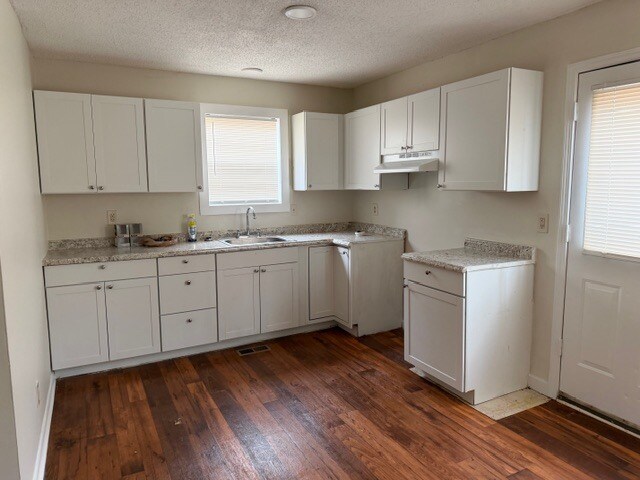 Building Photo - 601 Englewood Dr