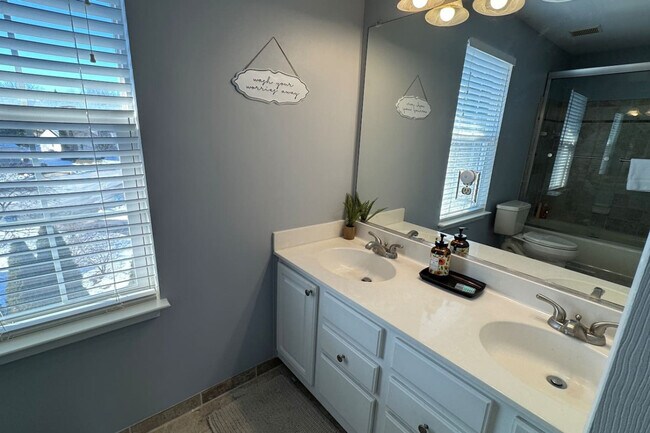 Building Photo - 9414 Grant Ave