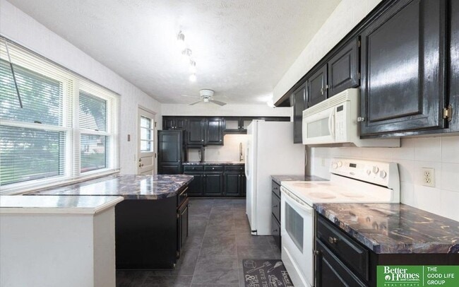 Building Photo - 10329 V St