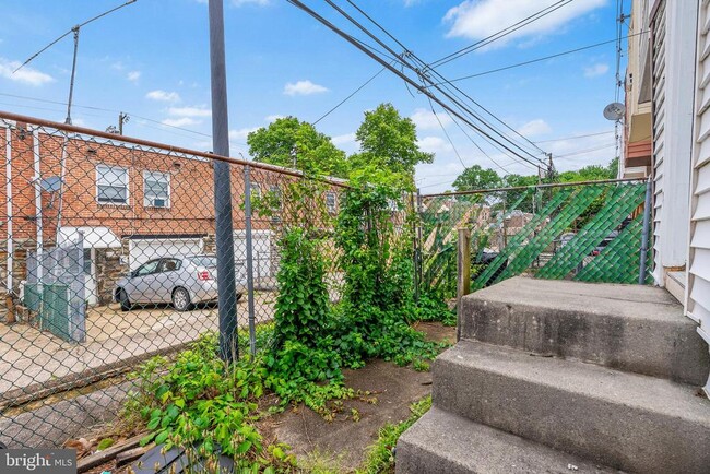 Building Photo - 5736 Leonard St