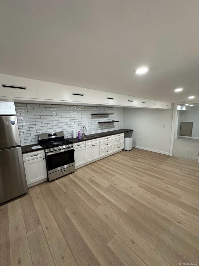 Building Photo - 964 E 42nd St