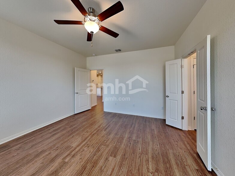 Building Photo - 2722 Wolfcreek