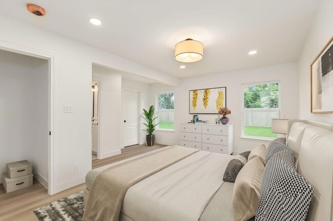 Building Photo - 7414 Janak Dr