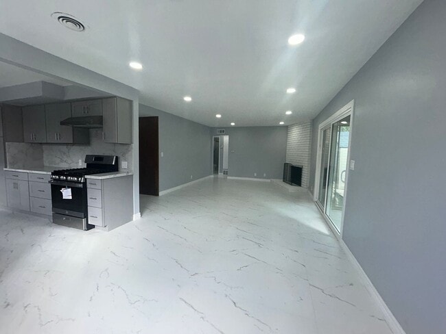 Building Photo - Spacious 3-Bedroom Home for Rent – Westminster