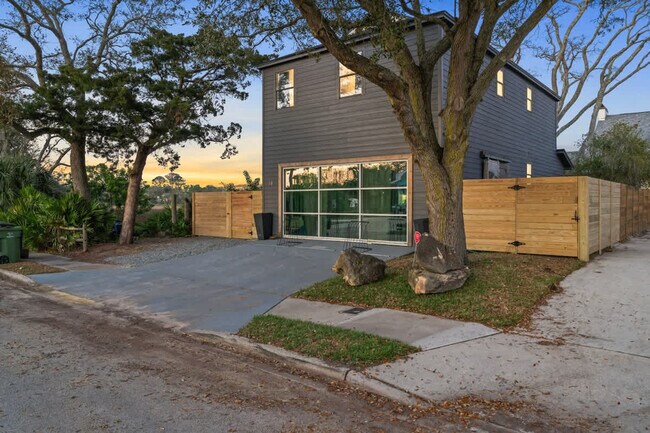Building Photo - 38 Colony St