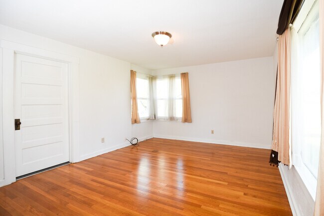 Building Photo - 1323 Walla Walla Ave