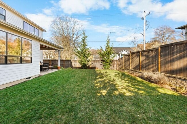 Building Photo - 4090 NE 6th Ave