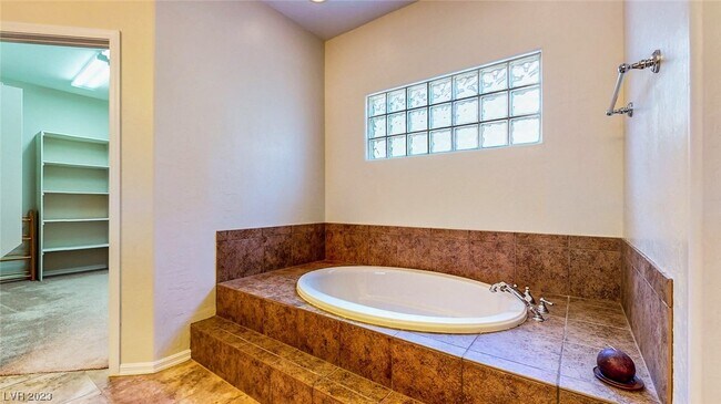 Building Photo - 348 Hanbury Manor Ln