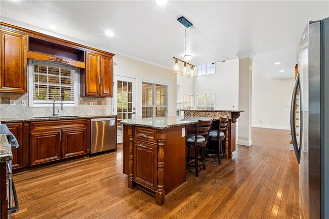 Building Photo - 2624 Crest Valley Dr