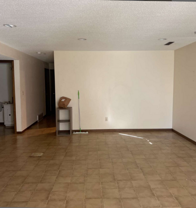 Building Photo - $3,200 | 4 Bedroom, 3.5 Bathroom Home | No...