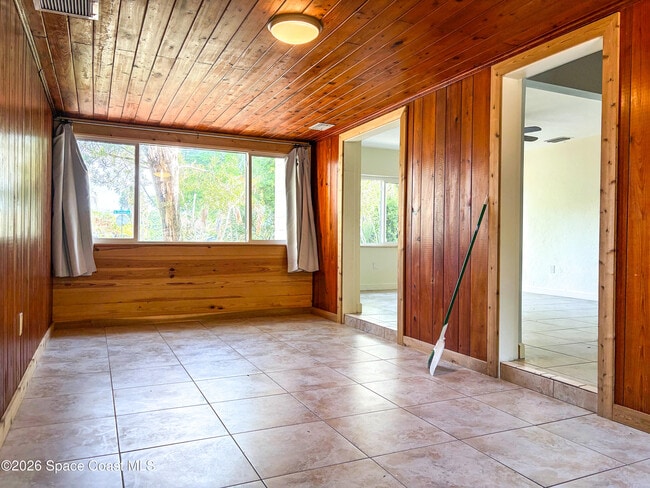 Building Photo - 423 Oleander Ln