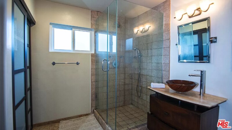 Building Photo - 133 E 140th St