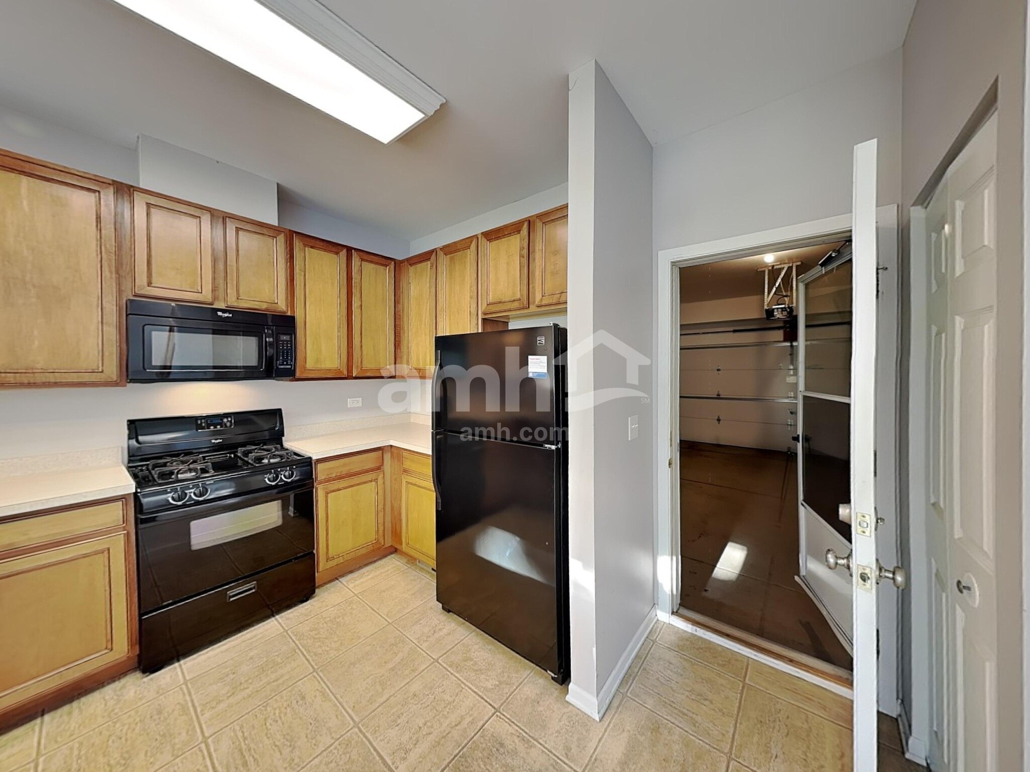 Building Photo - 2422 Claremont Ln