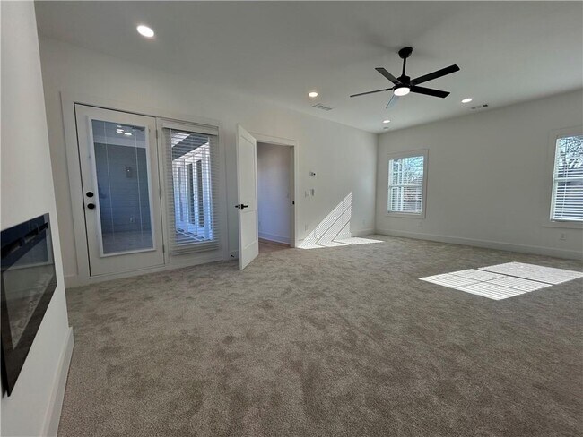 Building Photo - 73 Whitefoord Ave SE