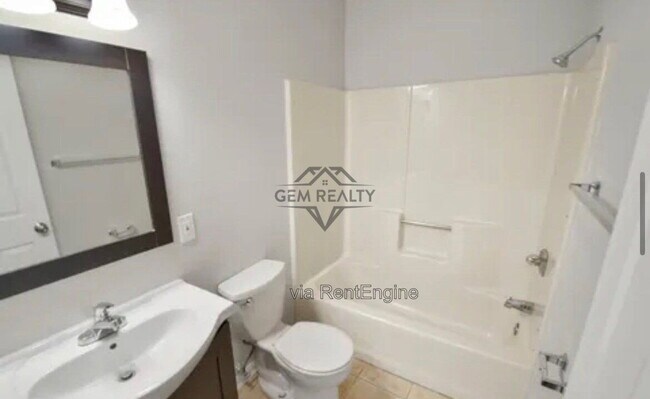 Building Photo - 206 Fairway Cir