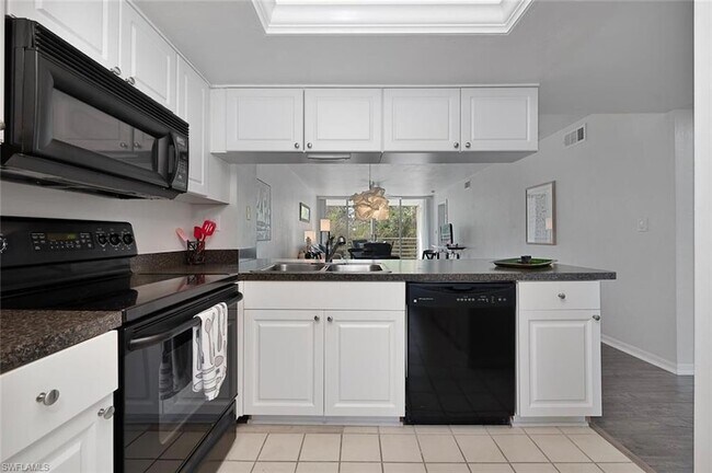 Building Photo - 15161 Cedarwood Ln