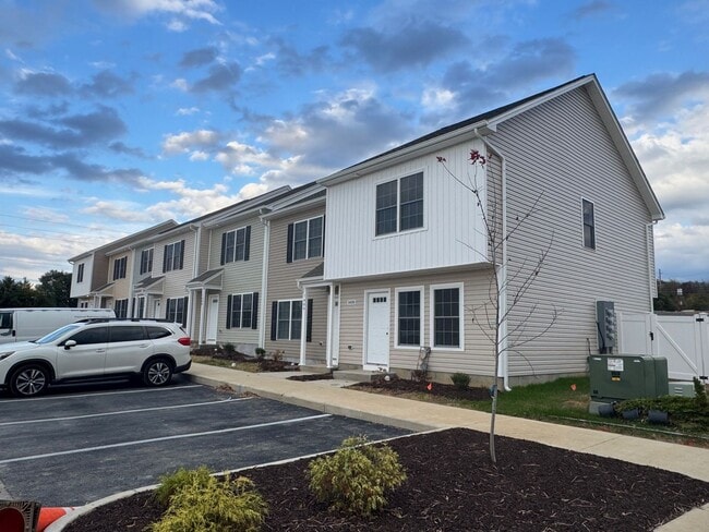 Primary Photo - BRAND NEW HOME! 2 Suites with private baths