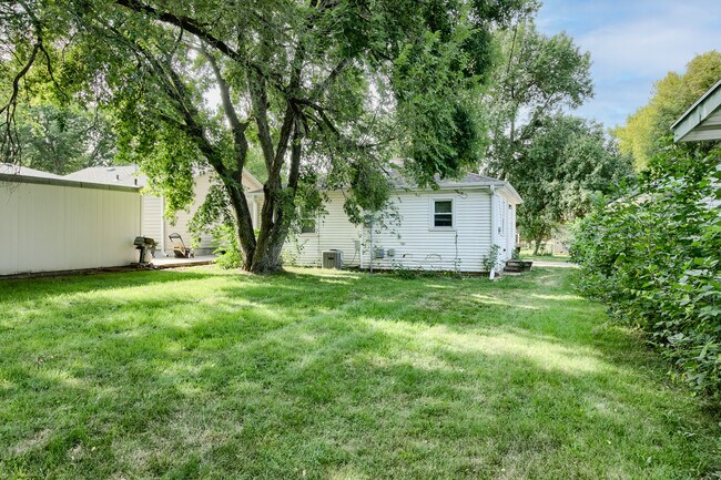 Building Photo - 1156 Fairfield St