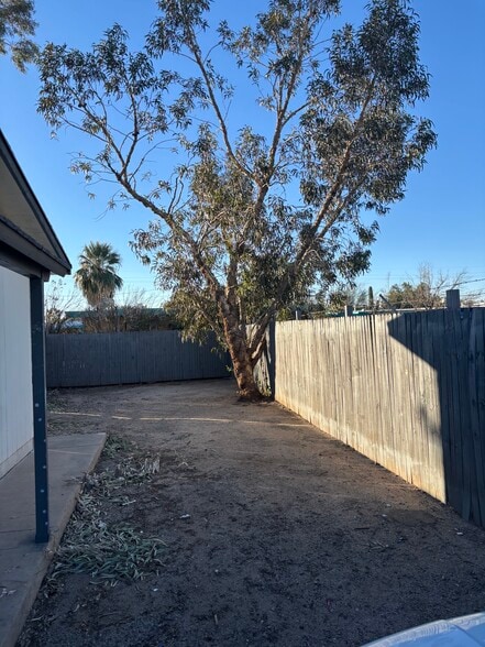 Building Photo - 420 E Navajo Rd