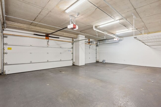 Building Photo - Luxury Condo in Dublin's Coveted Bridge Pa...