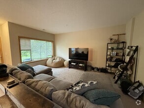 Building Photo - Roomy four-bed three-bath Townhome in Lino...