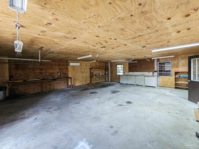 Building Photo - 4770 Skyline Dr