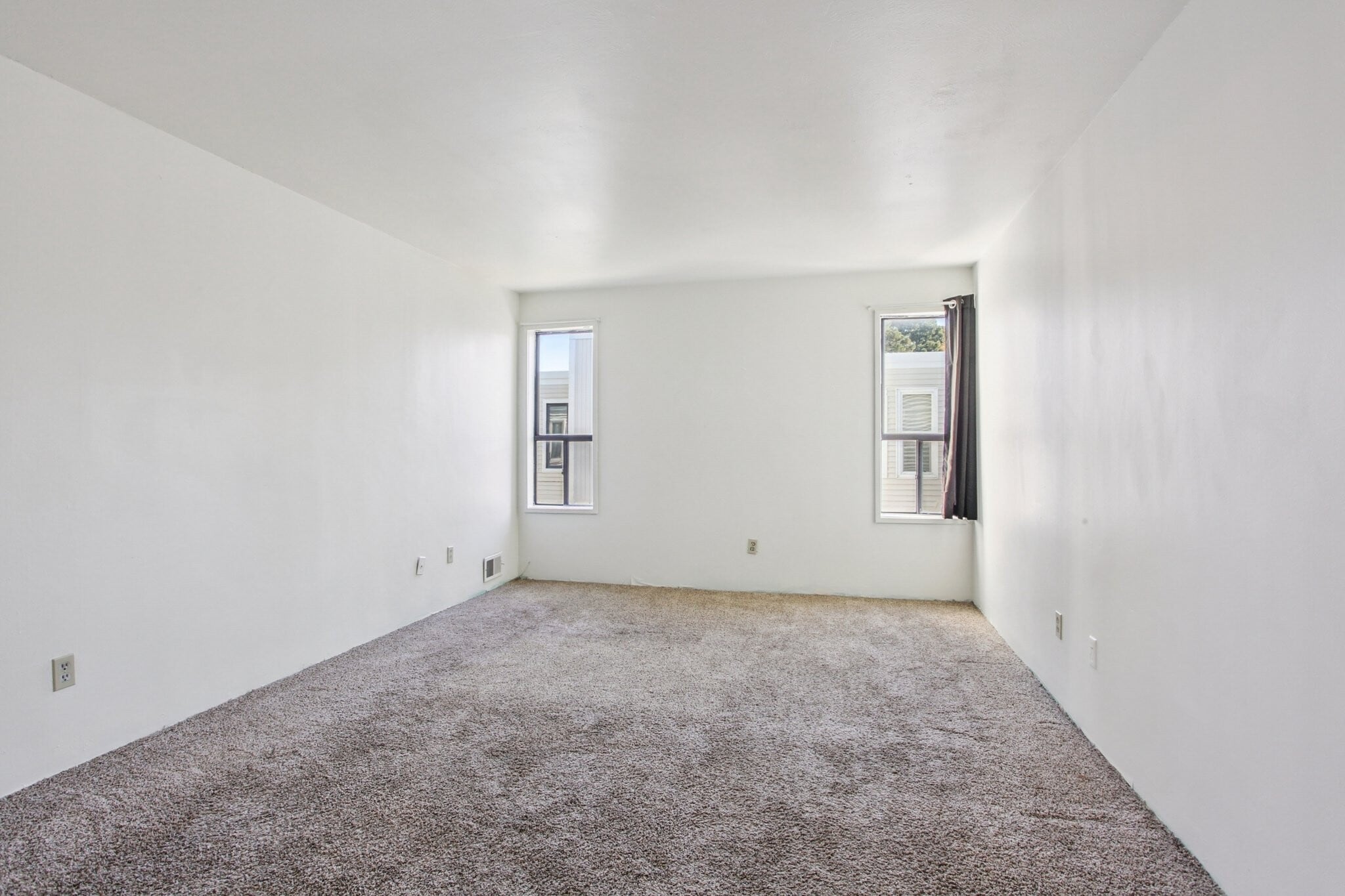 Building Photo - 1050 S Monaco Pky