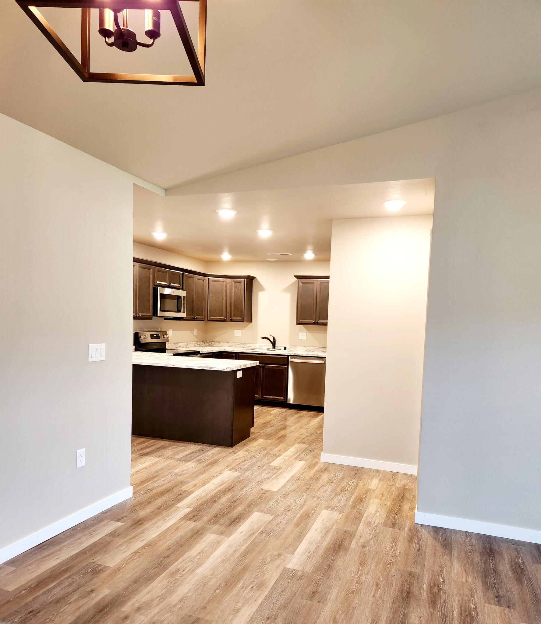 Building Photo - 105 Nieson St