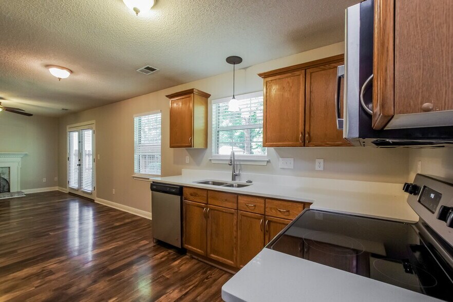 Building Photo - 3405 Mayhurst Dr