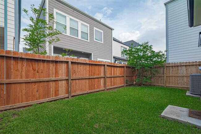 Building Photo - 8462 Berry Grn Ln