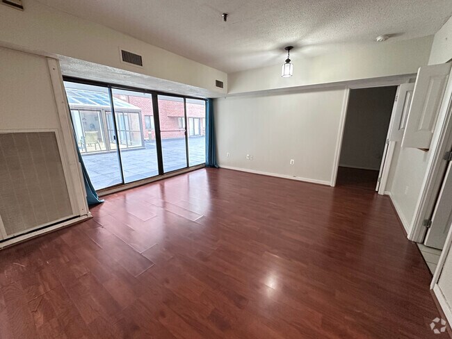 Building Photo - 147 Kelton St