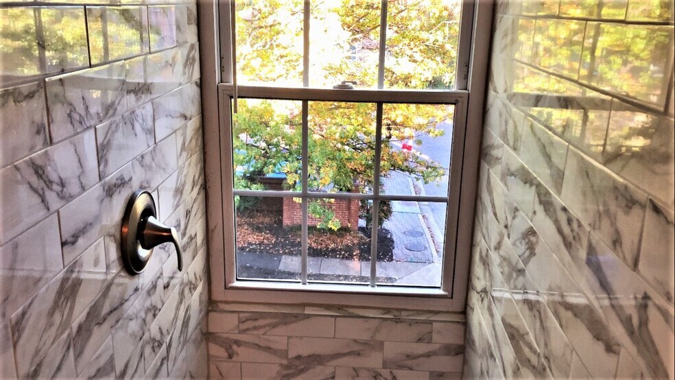 Building Photo - 1122 N Utah St