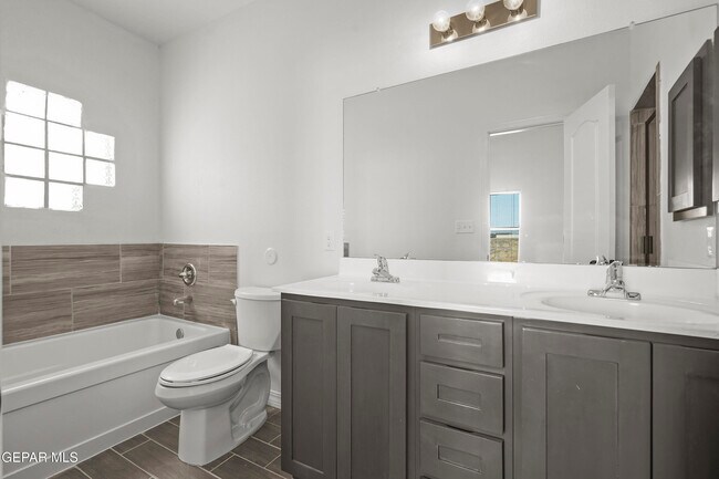 Building Photo - 1041 Summer Lake St