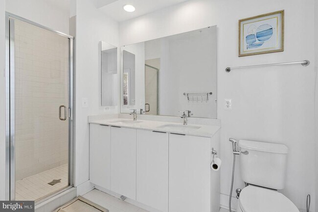 Building Photo - 40 Mural Walk NE