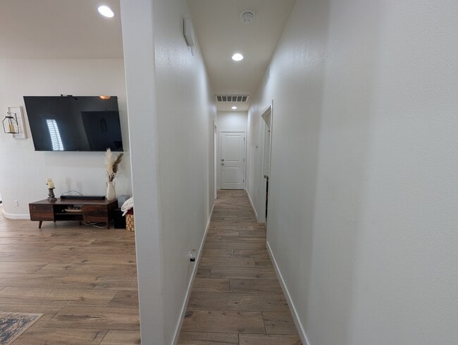 Building Photo - 6141 Hidden Psge Ave