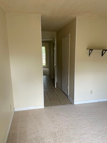 Building Photo - 615 Emerald Dr