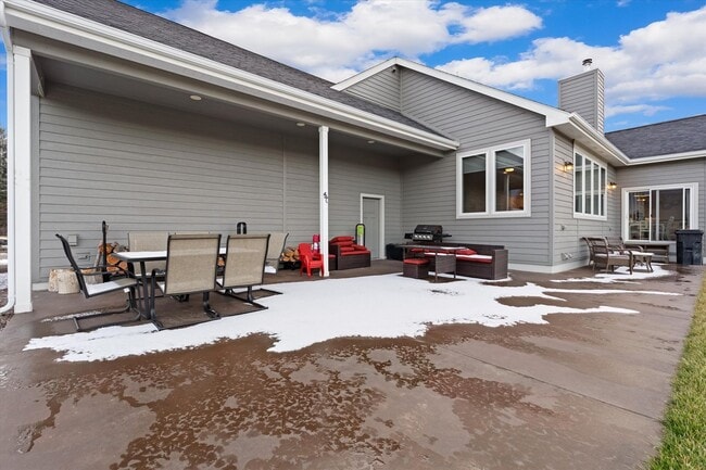 Building Photo - 1015 Riparian Dr