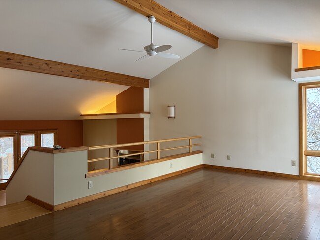 Building Photo - 6526 Bettys Ln