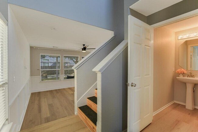 Building Photo - 1420 Huckleberry Ln