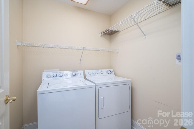 Building Photo - 4626 Little Creek Dr