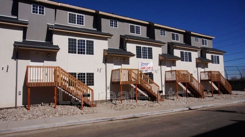 Primary Photo - 2995 W Yale Ave