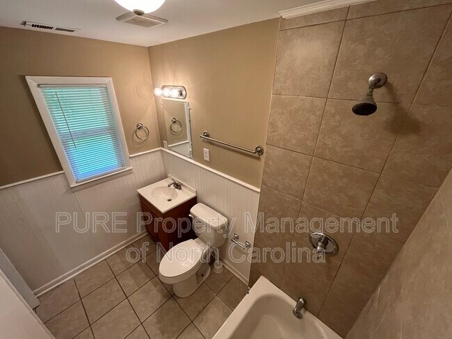 Building Photo - 4304 Wedgewood Dr