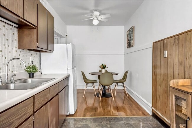 Building Photo - 738 DeMun